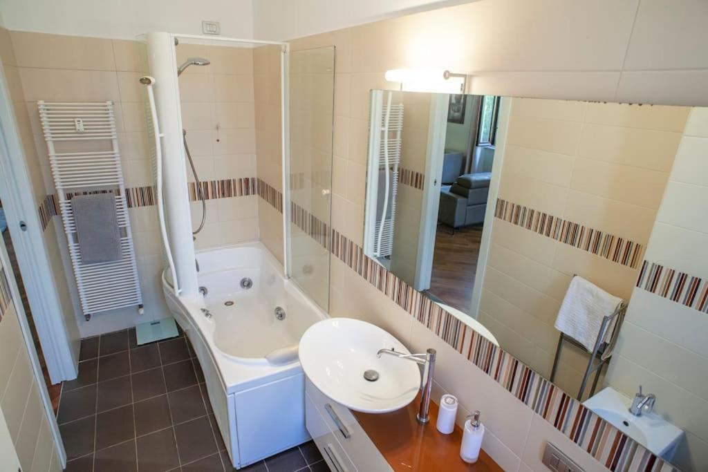 Appartement Bright And Comfy In A Beautiful Contemporary Milan