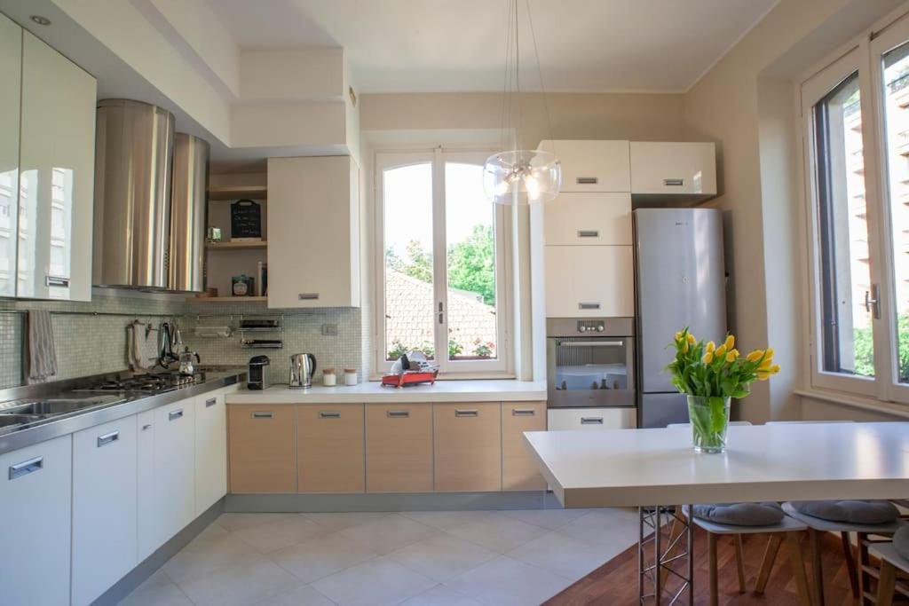 Appartement Bright And Comfy In A Beautiful Contemporary Milan