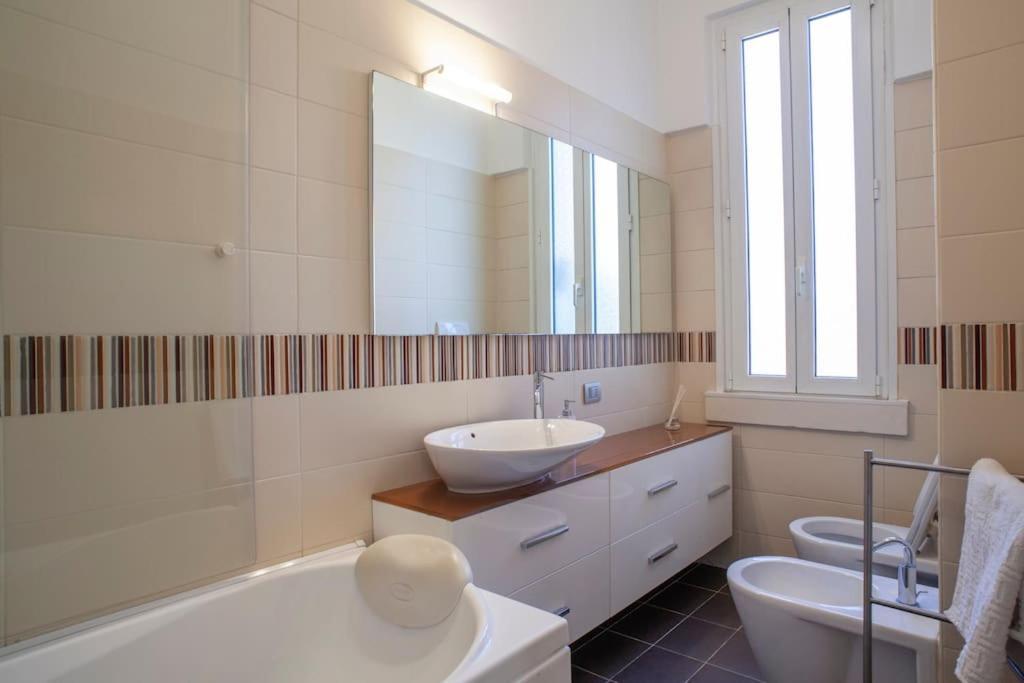 Bright And Comfy In A Beautiful Contemporary Appartement *