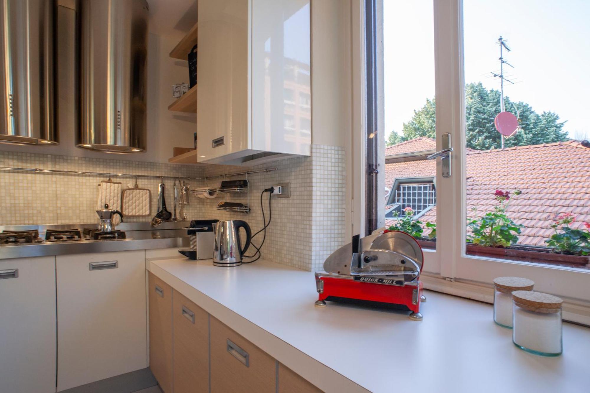 Bright And Comfy In A Beautiful Contemporary Milan
