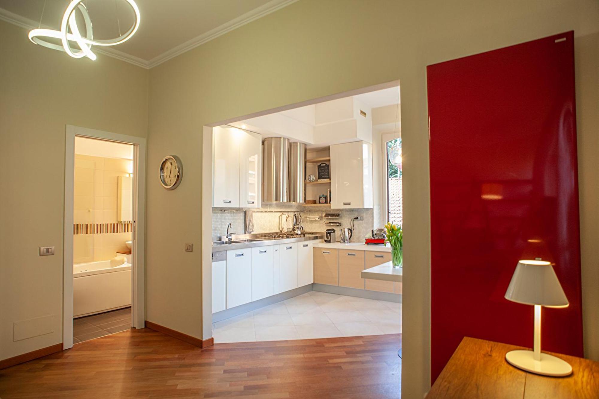Bright And Comfy In A Beautiful Contemporary