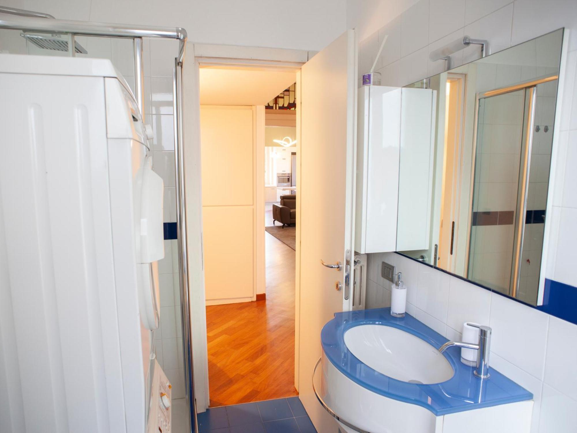 Bright And Comfy In A Beautiful Contemporary