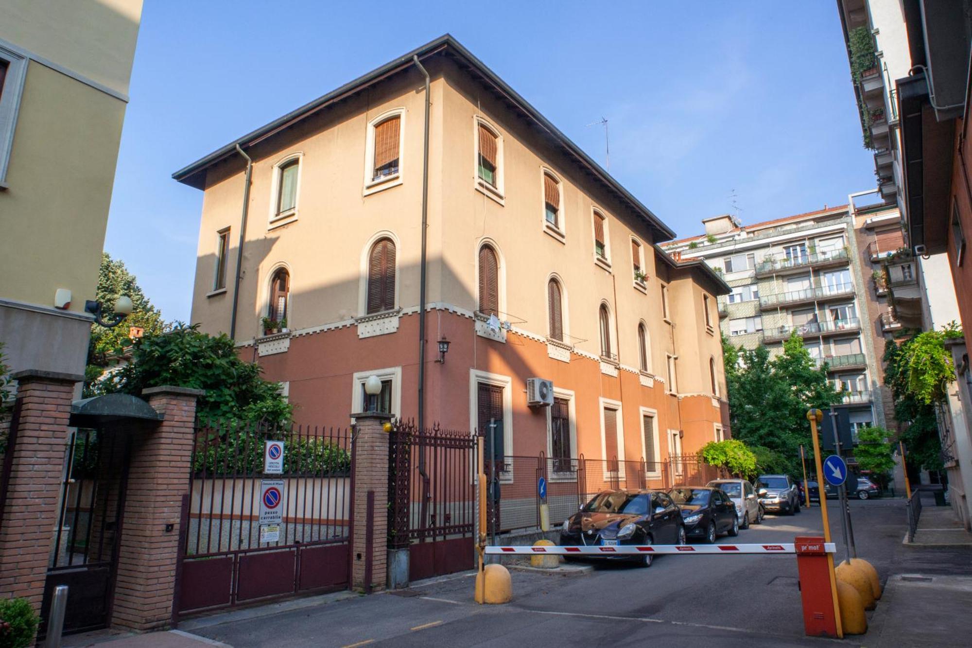 Bright And Comfy In A Beautiful Contemporary Milan