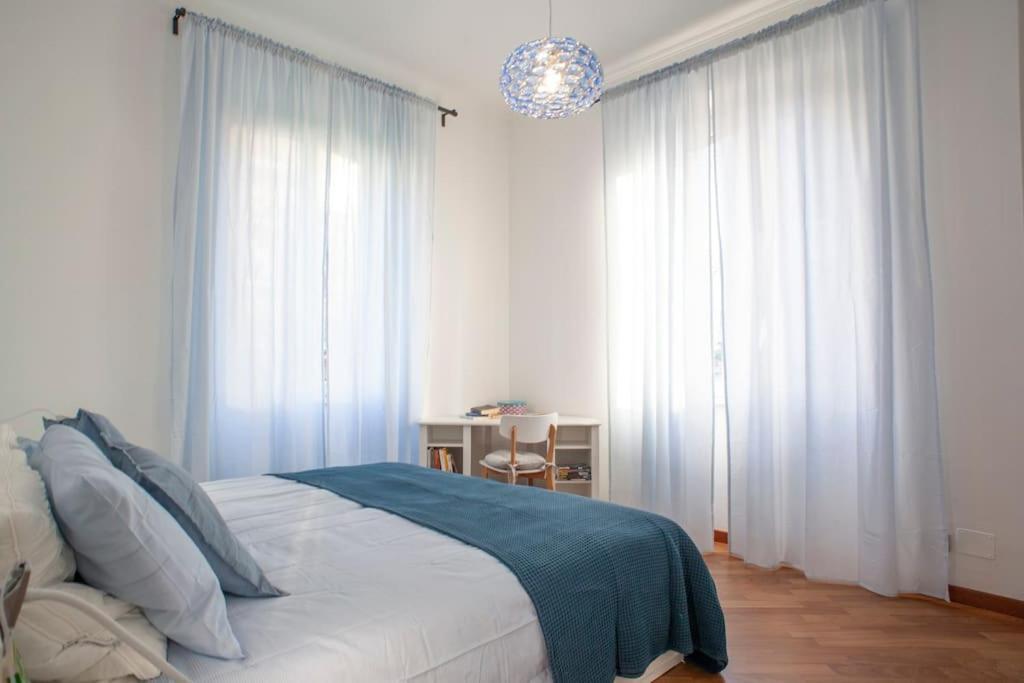 Bright And Comfy In A Beautiful Contemporary Apartment
